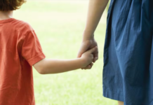 Gipuzkoa lanza el concurso ICAR para captar familias de acogida ante la necesidad de proteger a 67 menores