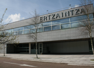 Doble imputación en Oiartzun por un fraude con matrículas en la exportación de vehículos