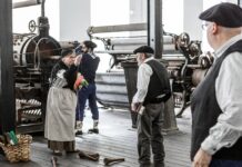 La Encartada Fabrika-Museoa revive 1918 en su única visita dramatizada anual