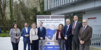 Europako Batzordearen ordezkaritza batek ordenagailu kuantikoa bisitatu du, Europar Batasunak kofinantzatua, Eusko Jaurlaritzaren estrategiaren funtsezko pieza teknologia horien esparruan