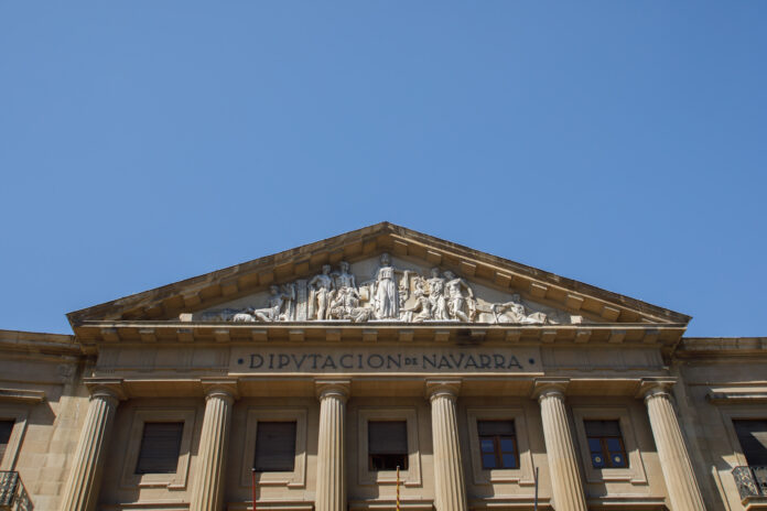 Fachada-Palacio-de-Navarra-Carlos-III-5-696x464-1