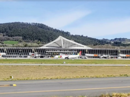 El conflicto laboral en Groundforce provoca las primeras demoras en el aeropuerto de Loiu