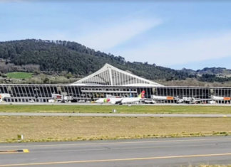 El conflicto laboral en Groundforce provoca las primeras demoras en el aeropuerto de Loiu
