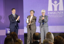 El Lehendakari entrega el Premio Emakunde a Mentxu Ramilo por combatir la brecha de género digital
