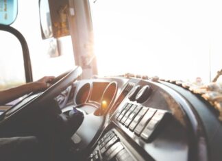 Lurralde Kohesioak kamioiak eta autobusak gidatzeko baimenak lortzeko 900 eurorainoko laguntzak ezartzen ditu