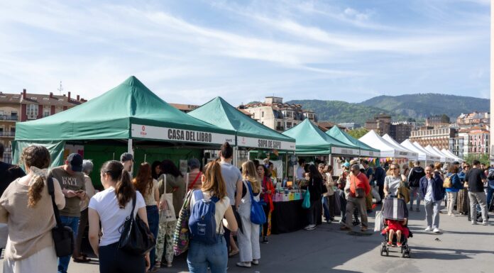 El Ayuntamiento de Bilbao conmemoró el Día Internacional del Libro con la entrega de los premios «Farolillos de Papel»