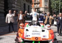 Joseba Iraola presenta el monoplaza de la Euskal Selekzioa con el que buscará revalidar el título europeo