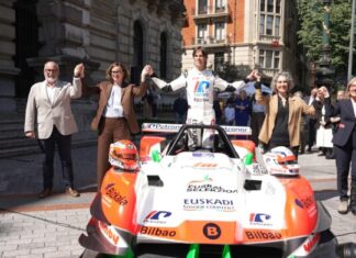 Joseba Iraola presenta el monoplaza de la Euskal Selekzioa con el que buscará revalidar el título europeo