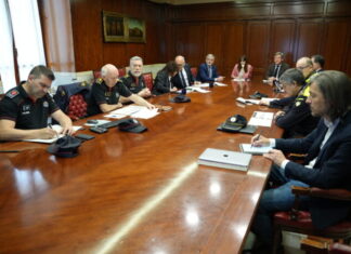 Udaltzaingoak eta Ertzaintzak estrategia bateratua indartu dute, Gasteizko delinkuentzia-datuak aztertu ondoren