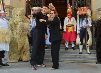 Pello Reparaz trae un adelanto de MITOAROA III al Palacio Foral