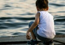 Nafarroako Gobernua emakumeen aurkako indarkeriak hildako umezurtzen seme-alabentzako lehen dirulaguntzak amaitzen ari da