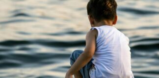 Nafarroako Gobernua emakumeen aurkako indarkeriak hildako umezurtzen seme-alabentzako lehen dirulaguntzak amaitzen ari da