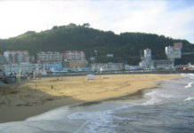 Arrestado por fotografiar a menores y realizarse tocamientos en la playa de Ondarroa