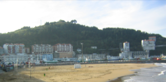 Arrestado por fotografiar a menores y realizarse tocamientos en la playa de Ondarroa