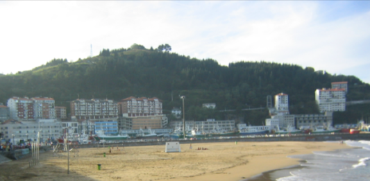 Arrestado por fotografiar a menores y realizarse tocamientos en la playa de Ondarroa