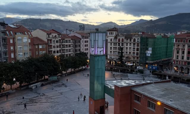 Barakaldok dolu-eguna ezarriko du bihar, osteguna, bizilagun bat lan-istripuz hil delako