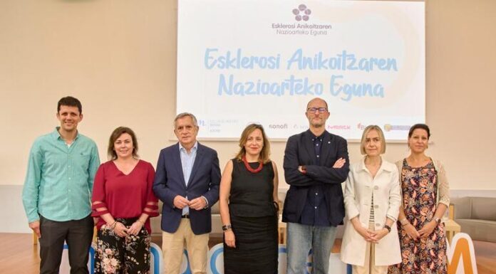 Eusko Jaurlaritzako Osasun Sailak esklerosi anizkoitzari heltzeko garaian pazienteen entzute aktiboaren, ikerketaren eta parte-hartzearen balioa nabarmendu du