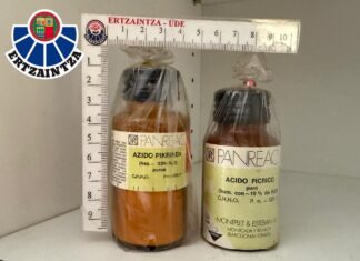 Especialistas en desactivación de explosivos retiran botes de ácido pícrico en centros escolares de Bilbao y Getxo