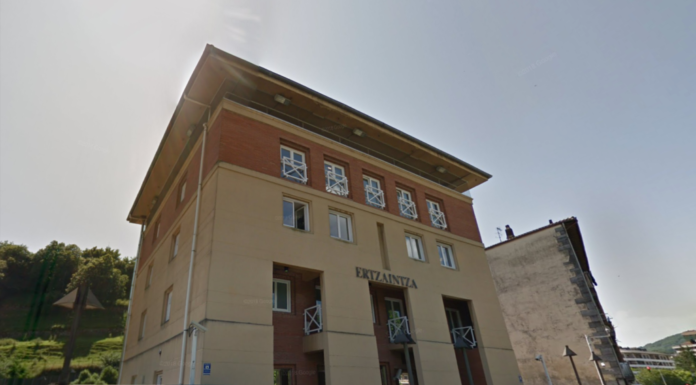Detenido un joven magrebí tras ser sorprendido robando en el interior de dos vehículos en Tolosa