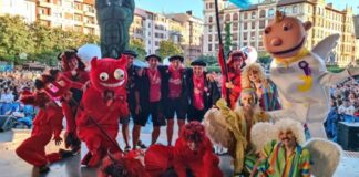 Karmenak jai-eredu bat finkatzen ari dira, milaka parte-hartzaileekin, eta giro bikain batekin kaleetan