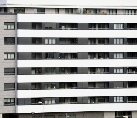 Vivienda modifica Etxebide para facilitar el alquiler protegido a rentas medias y potenciar la antigüedad