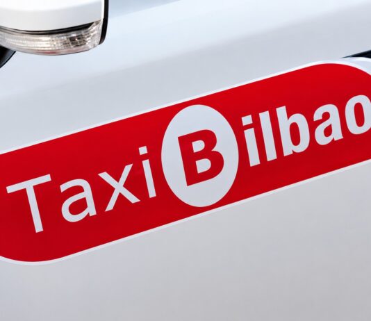 El Ayuntamiento de Bilbao convoca diez nuevas licencias de taxi adaptado para mejorar la movilidad