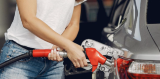 Llenar el depósito de diésel en Gipuzko cuesta 22 euros más y el de gasolina 12 euros más que el verano pasado