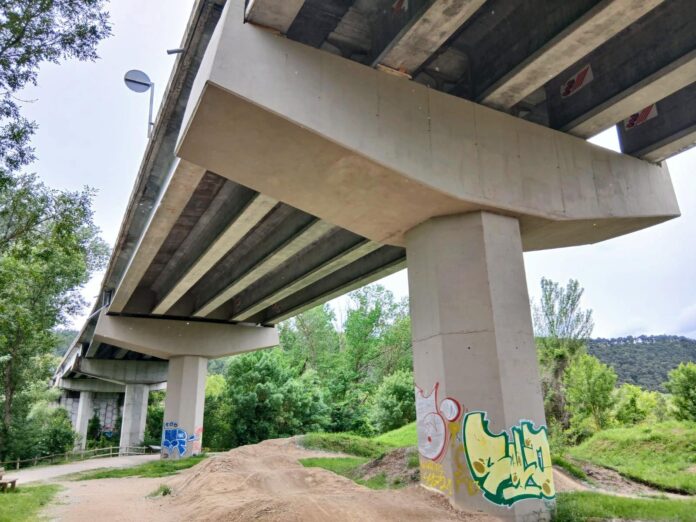 Imagen-Estado-actual-del-puente-de-la-carretera-NA-30-Acceso-a-Landaben-sobre-el-rio-Arga-696x522-1