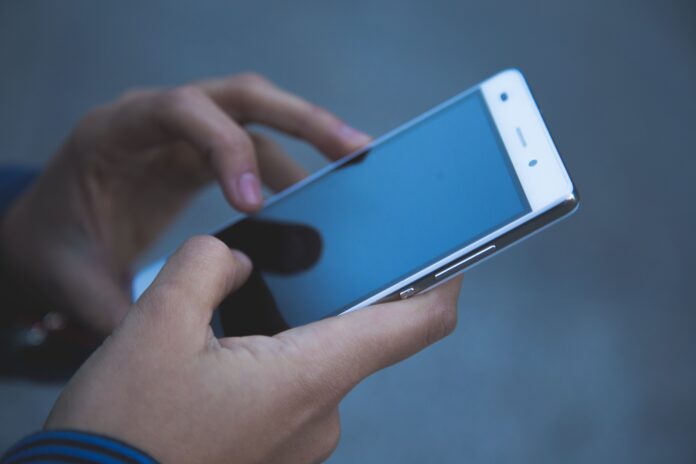 Telefono-movil-696x464-1