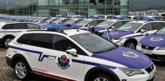 La Ertzaintza arresta a tres hombres tras ser sorprendidos intentando robar en una empresa de Olaberria
