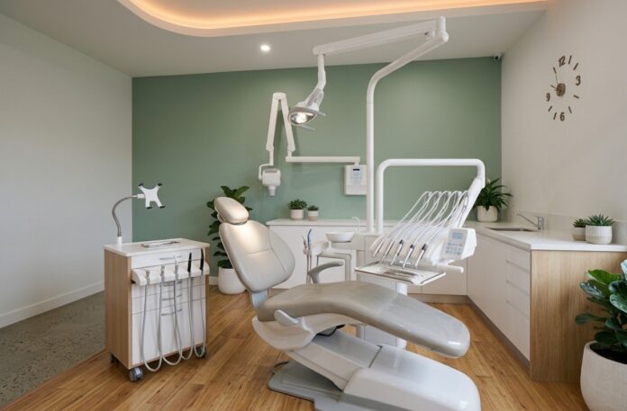 Clinica_Dental-696x457-1