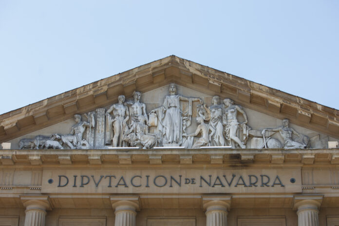 Fachada-Palacio-de-Navarra-Carlos-III-6-696x464-1