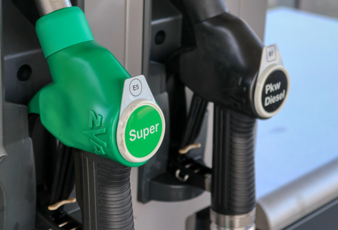 Repostar-Gasolina-Combustible-Foto-gratis-en-Pixabay-09-29-2026_10_26_AM