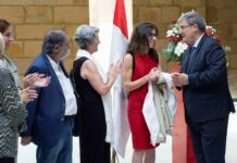 El Ayuntamiento de Bilbao recuerda a Miguel de Unamuno con una ofrenda floral en el aniversario de su nacimiento