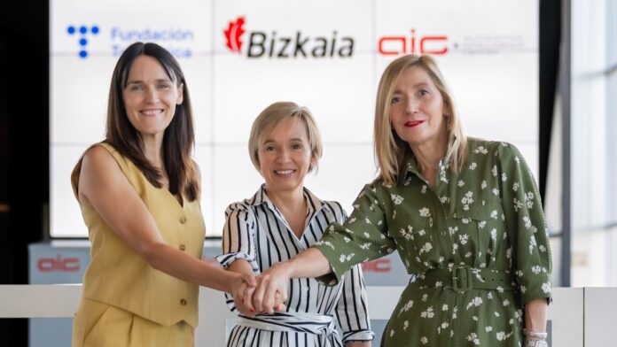 Estibaliz León, Ainara Basurko e Inés Anitua
