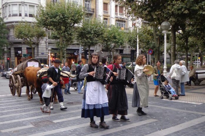 euskal-jaiak-trikitilariak-donostia-1024x683-1-696x464-1